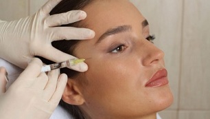 Mesoterapia come mezzo per ringiovanire la pelle intorno agli occhi